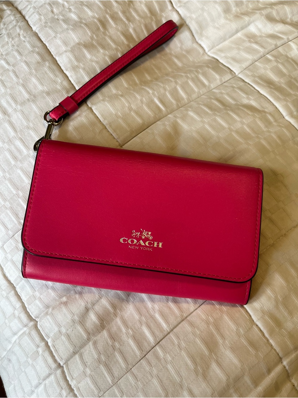 Coach Bright Pink  Leather Wristlet Clutch 🩷Flaw